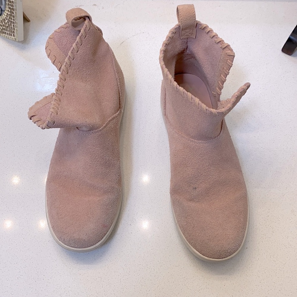Kookaburra by ugg pink suede boots